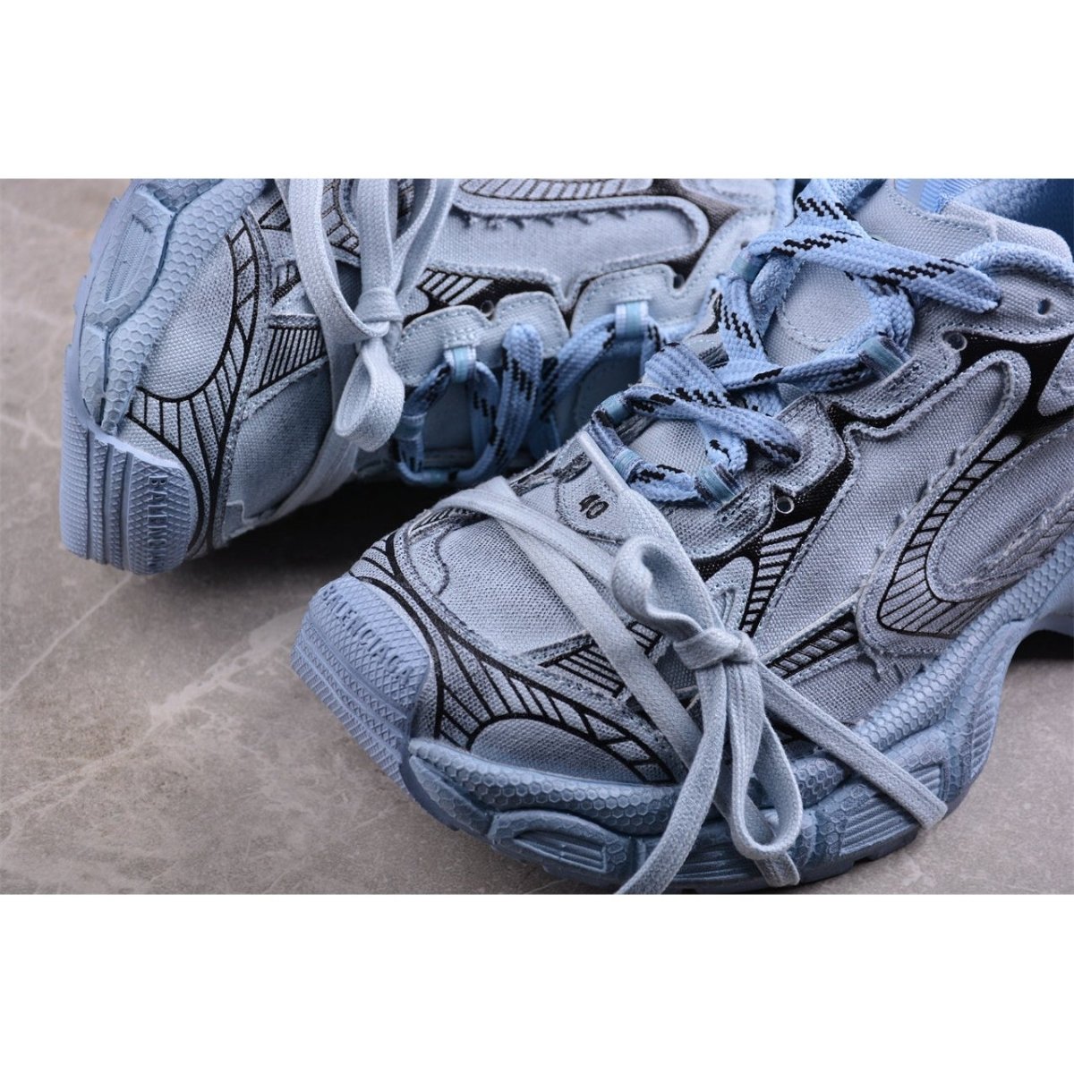 BALENCIAGA 3XL x BLEU CYAN