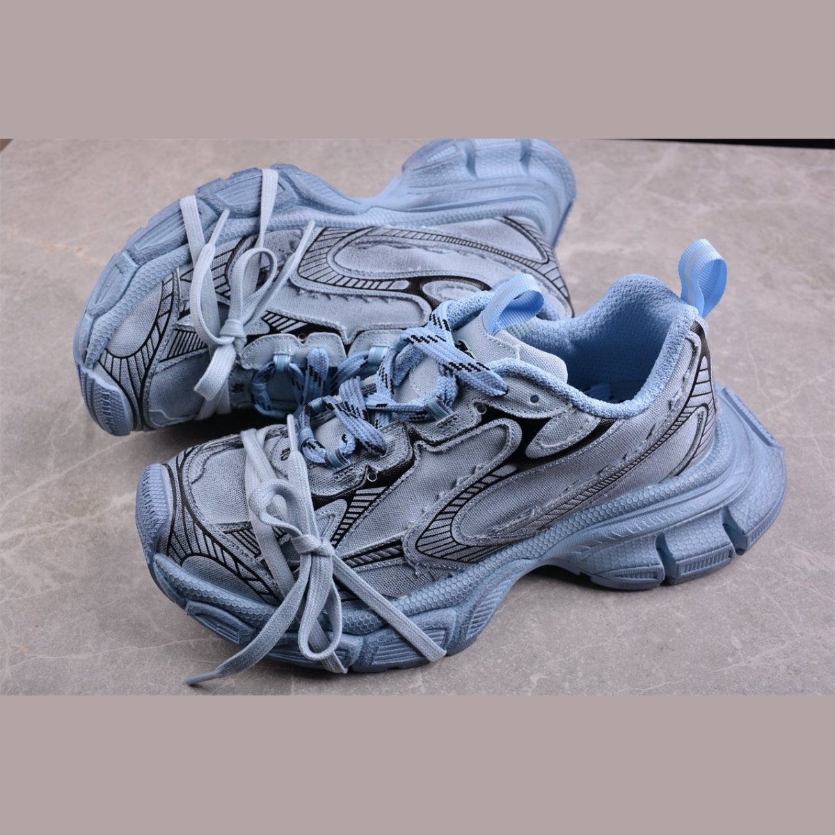 BALENCIAGA 3XL x BLEU CYAN