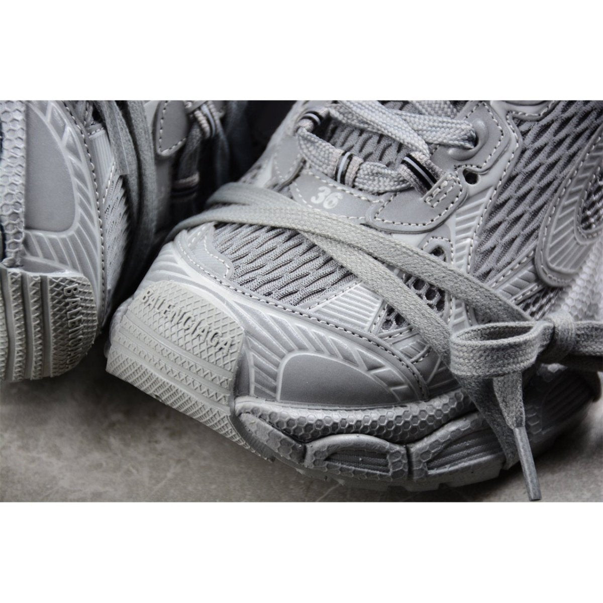 BALENCIAGA 3XL x GRIS RÉFLÉCHISSANT