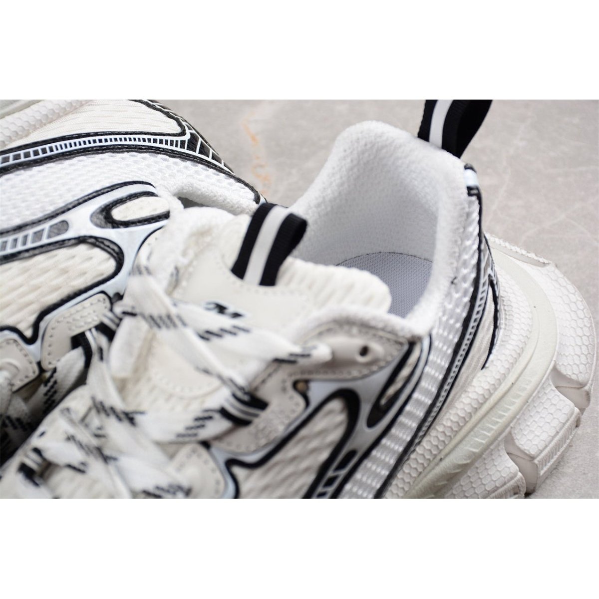 BALENCIAGA 3XL x BLANC NOIR