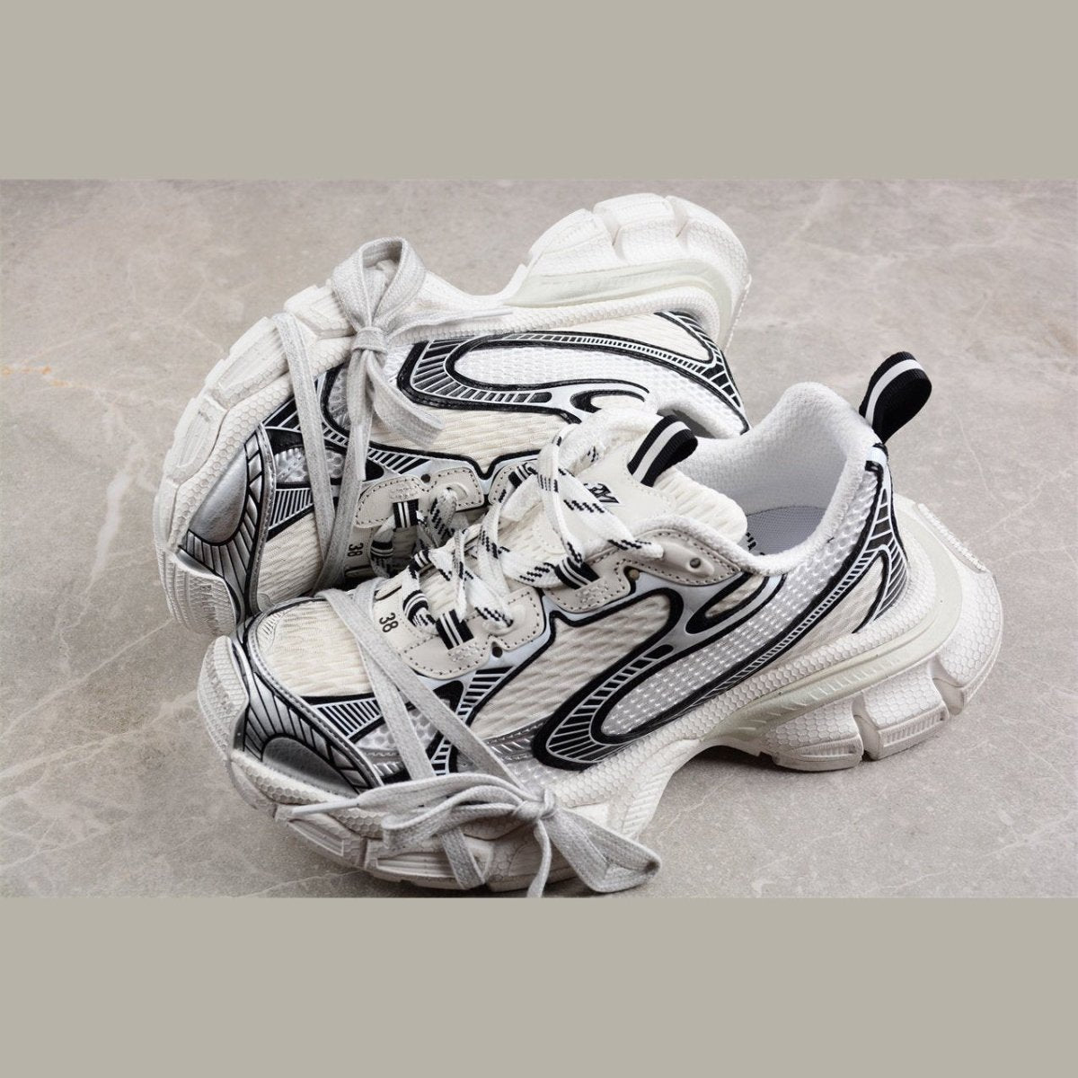 BALENCIAGA 3XL x BLANC NOIR