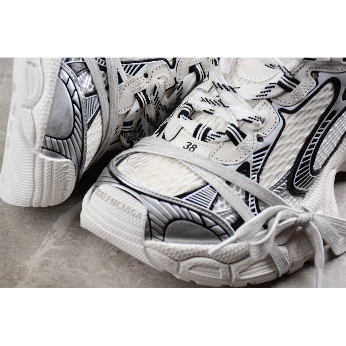 BALENCIAGA 3XL x BLANC NOIR