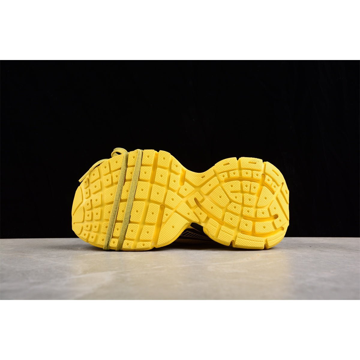 BALENCIAGA 3XL x JAUNE NOIR