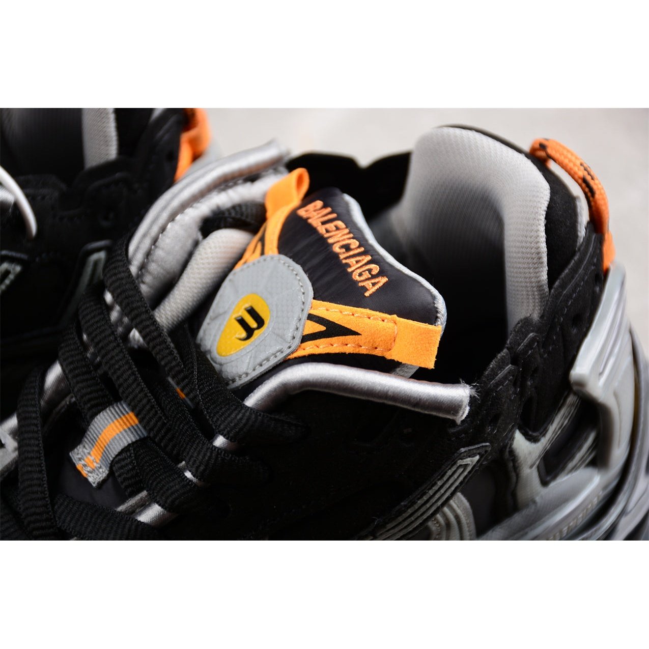BALENCIAGA RUNNER x NOIR GRIS ORANGE