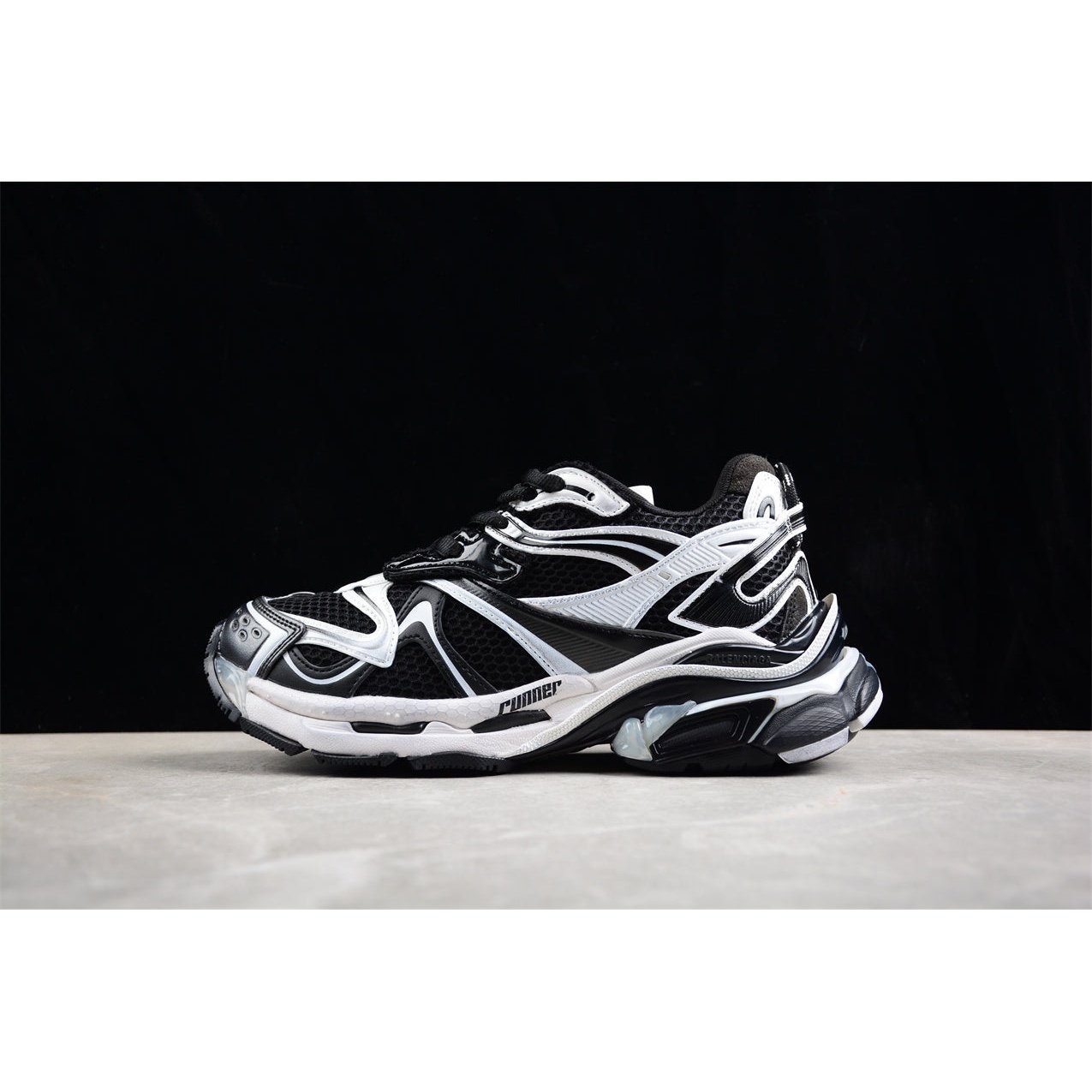 BALENCIAGA RUNNER x NOIR BLANC