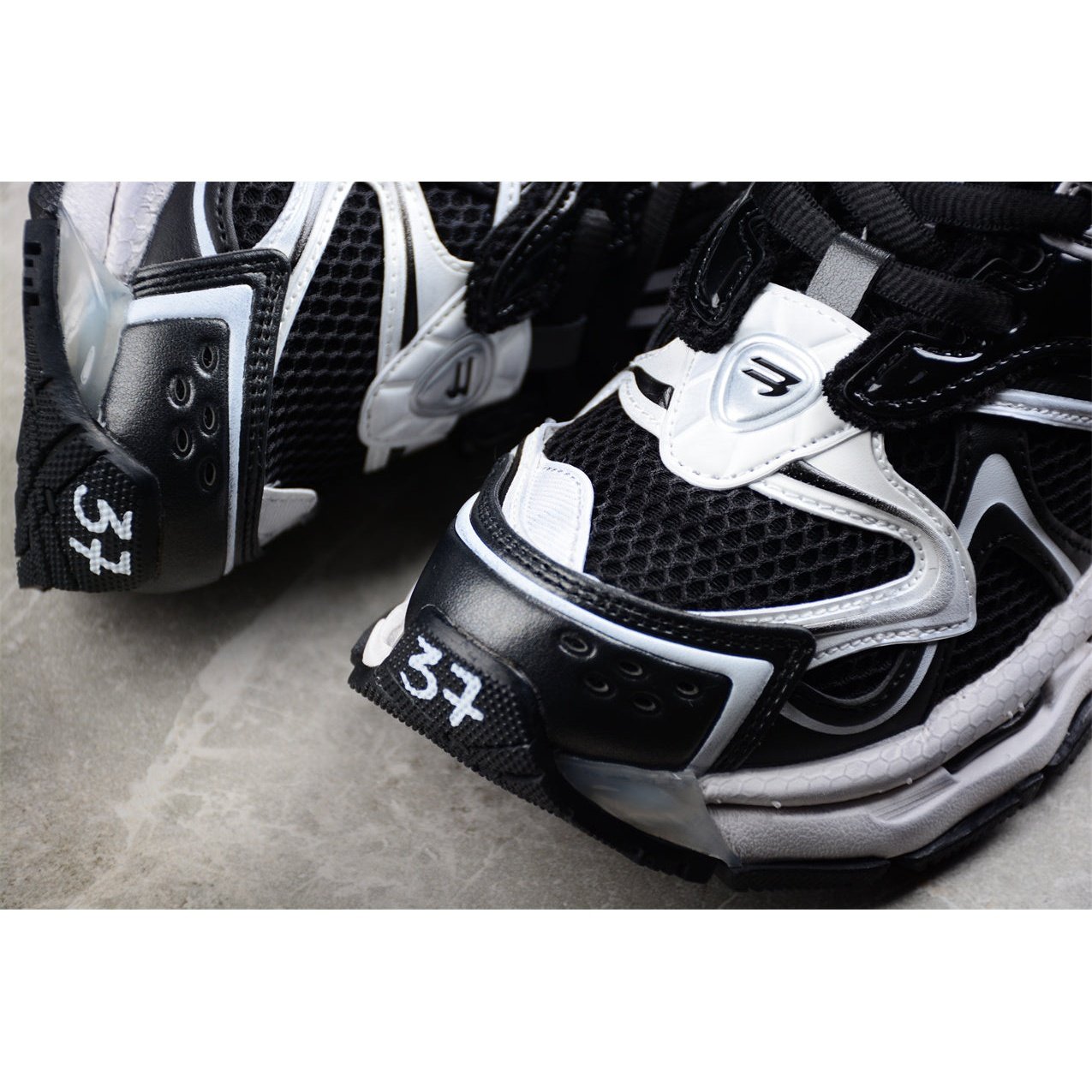 BALENCIAGA RUNNER x NOIR BLANC