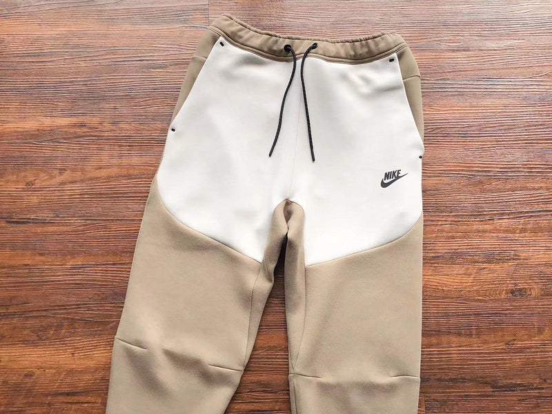 Pantalon en polaire technique Nike x Bois de santal/Blanc os clair