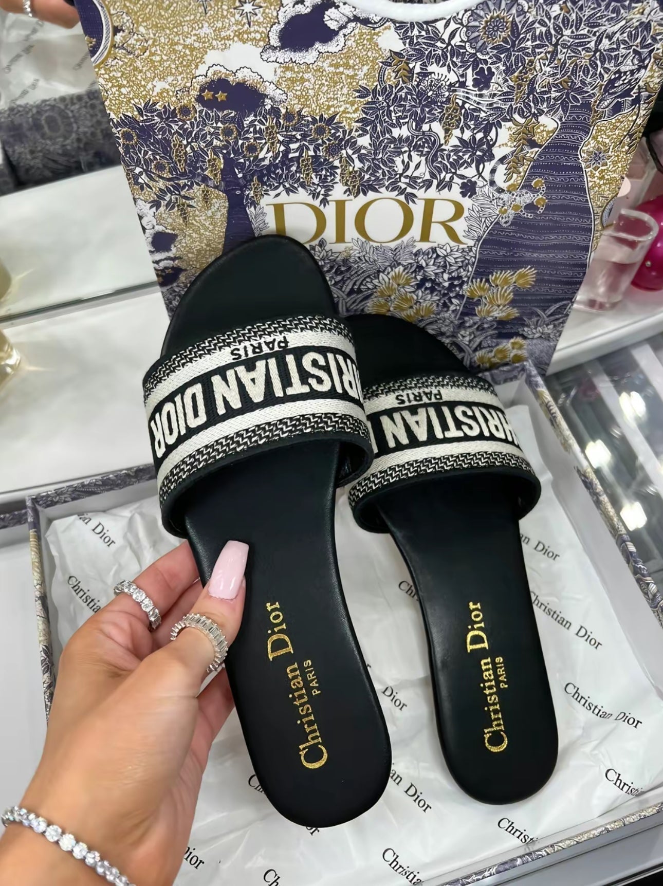 Sandales CD noires et blanches