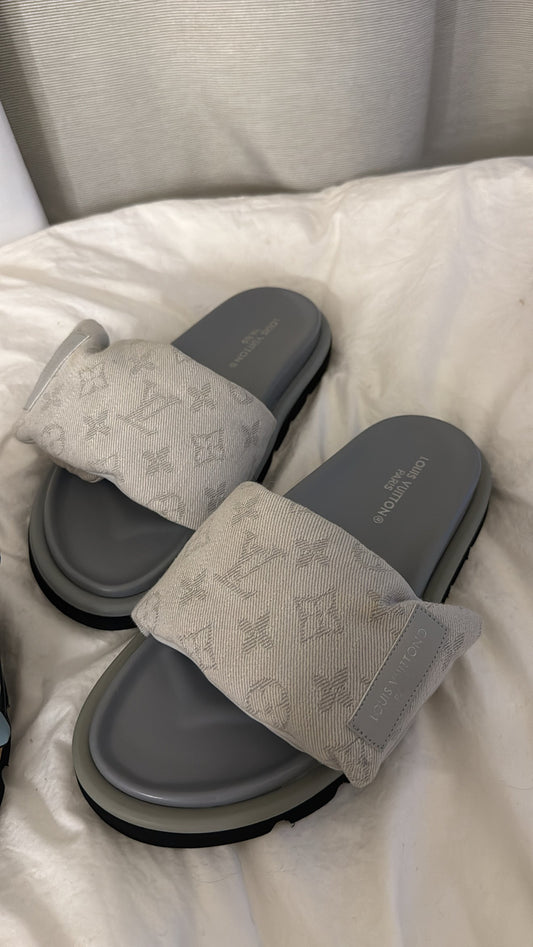 LV PILLOW MULE GRIS