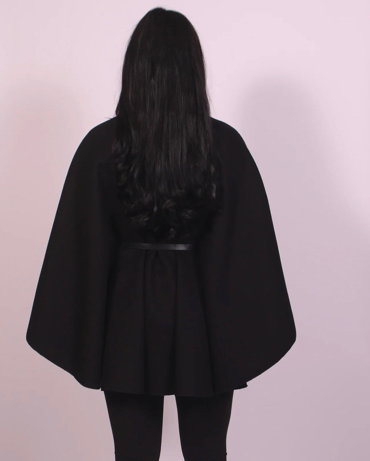 CAPE NOIRE ÉLÉGANTE