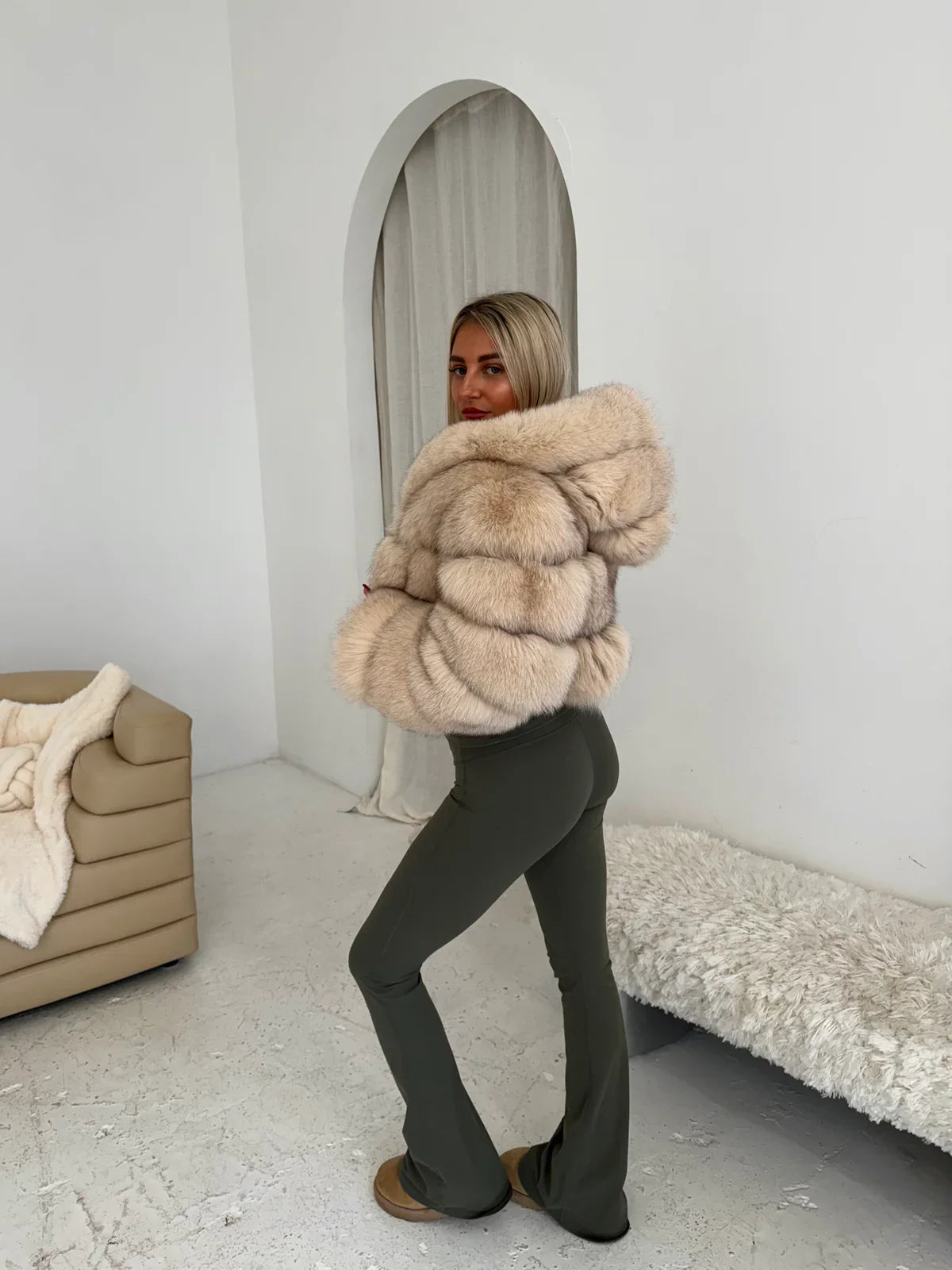 MANTEAU COURT À CAPUCHE MINI MIEL