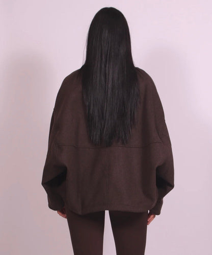 ENLEVER LA VESTE MARRON