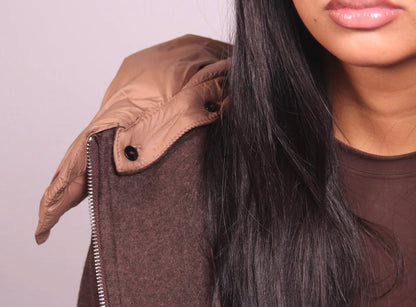 ENLEVER LA VESTE MARRON