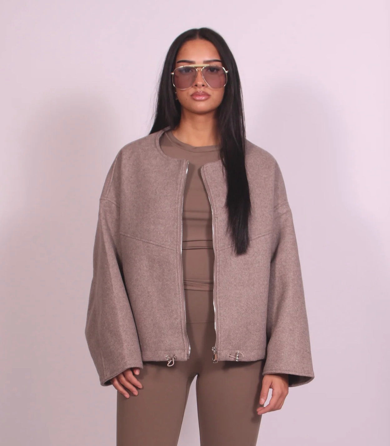 RETIRER LA VESTE TAUPE