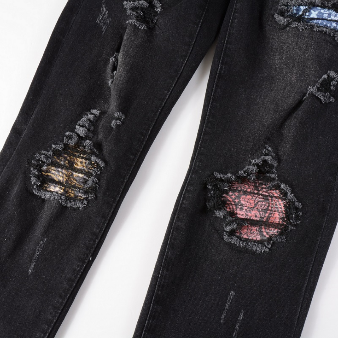 Jean à patchs noirs Amr Bandana