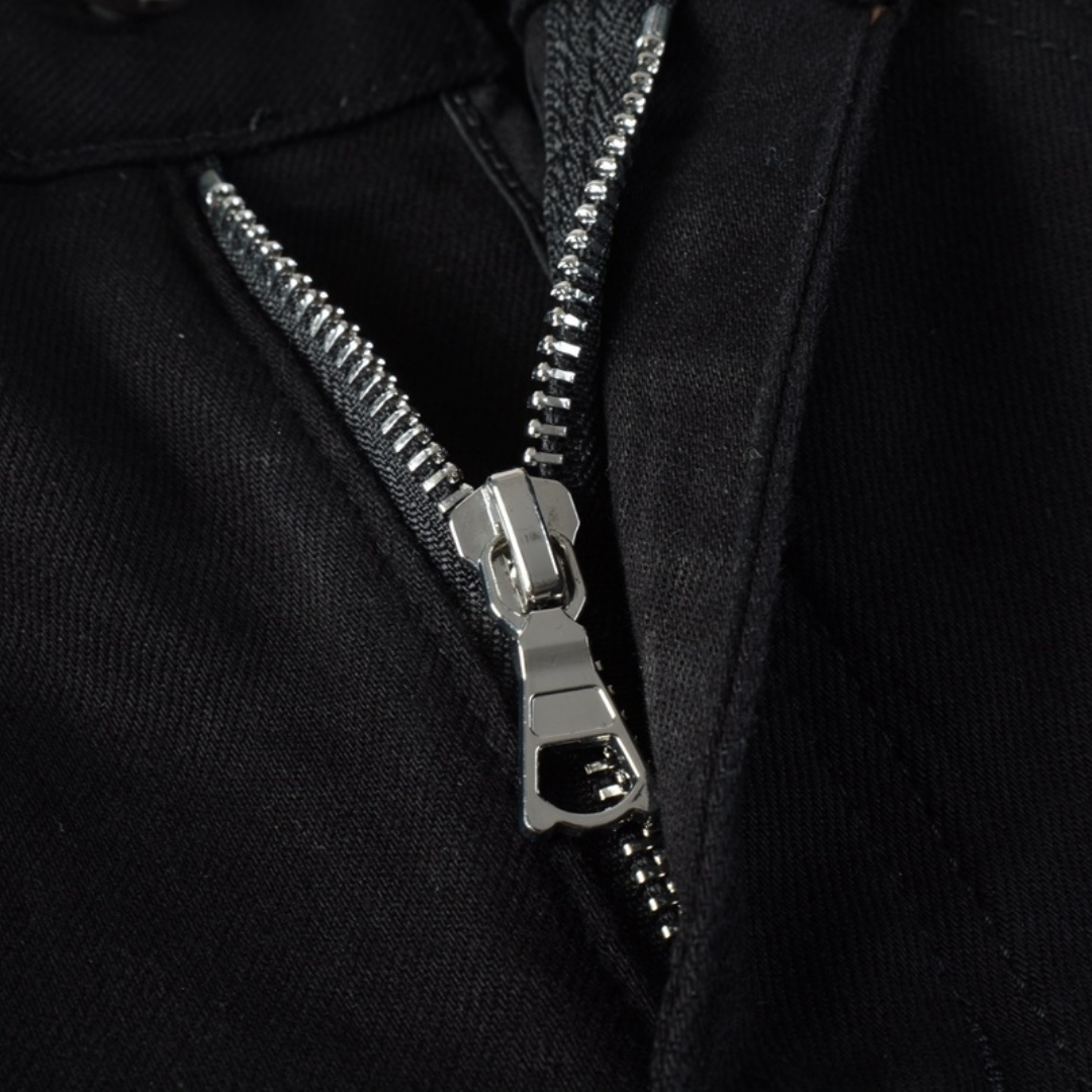 Jean noir déchiré Amr Bandana