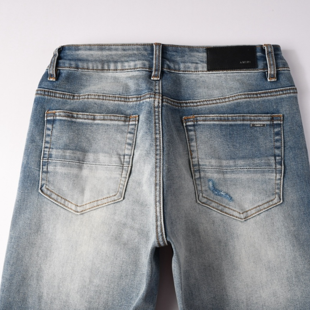 Jean déchiré à patch bleu Amr