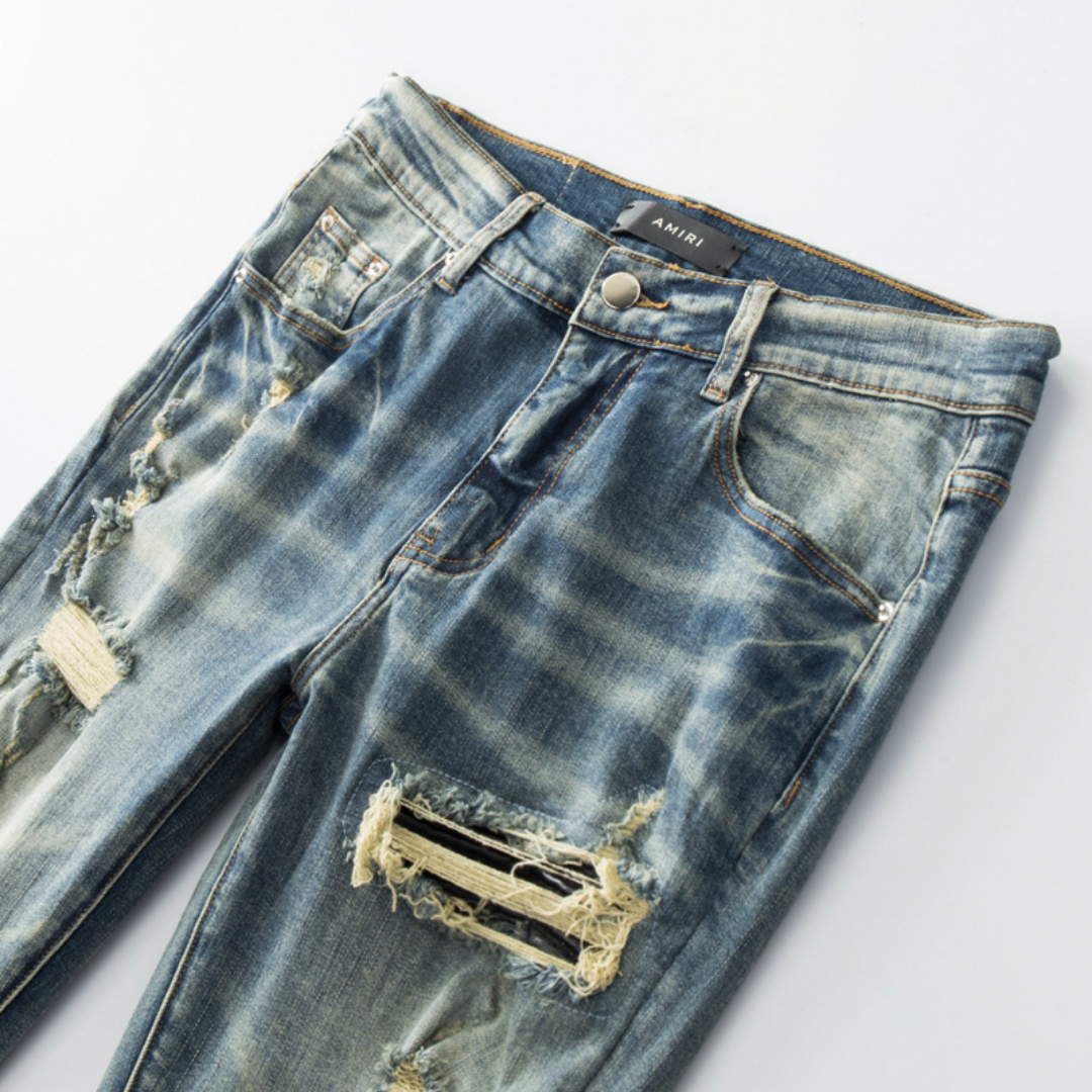 Jean Amr déchiré à patchs