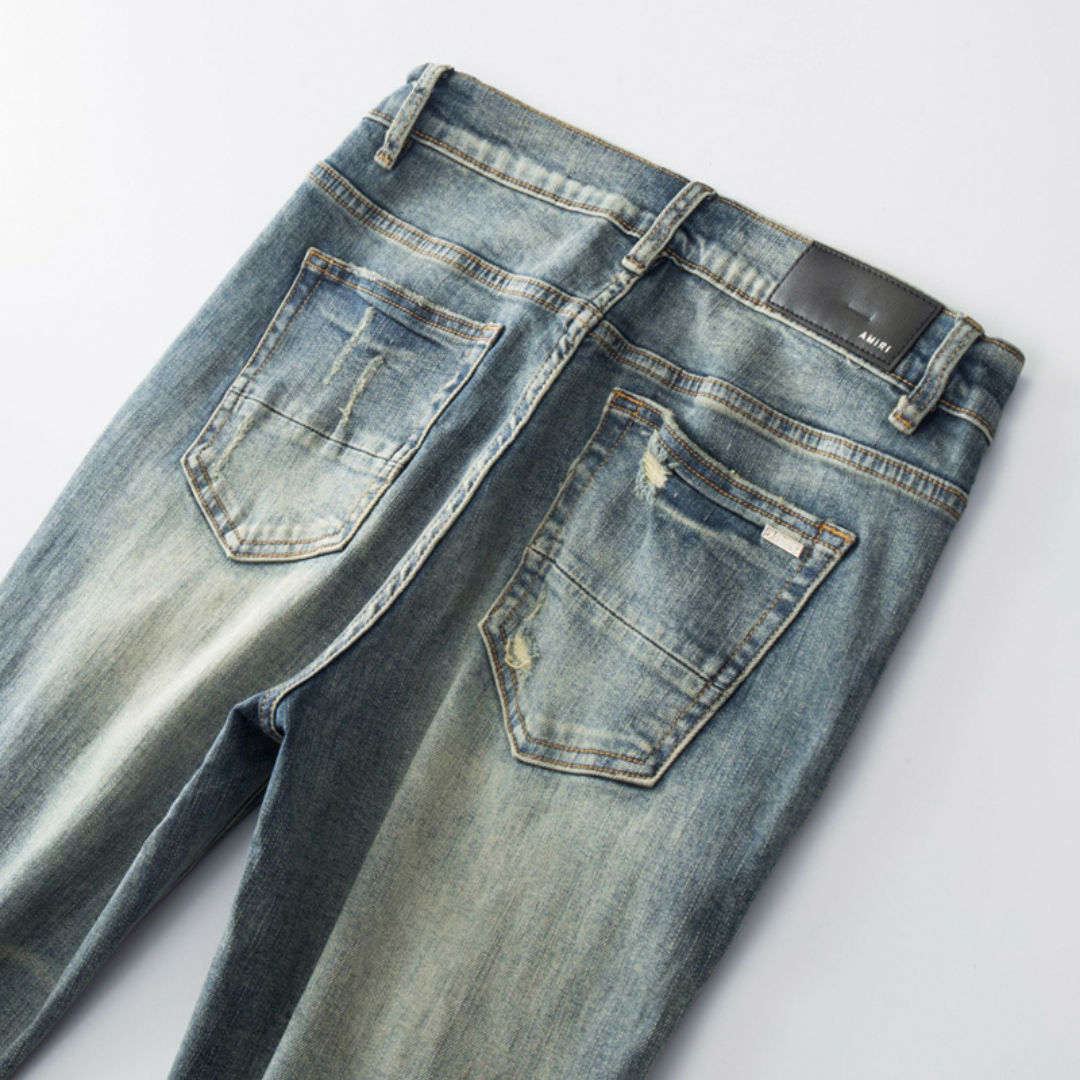 Jean Amr déchiré à patchs