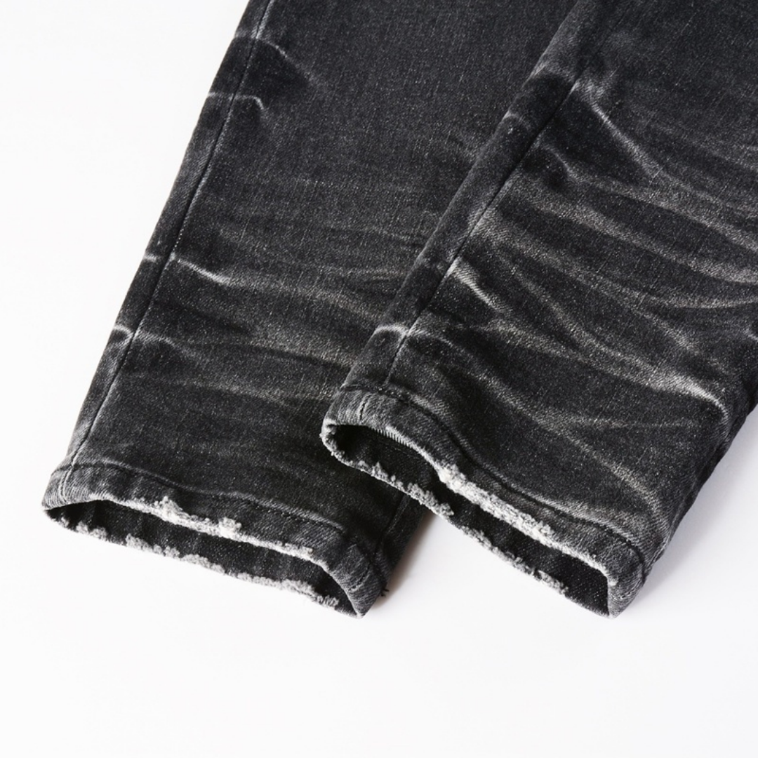 Jean noir à logo décalé Amr