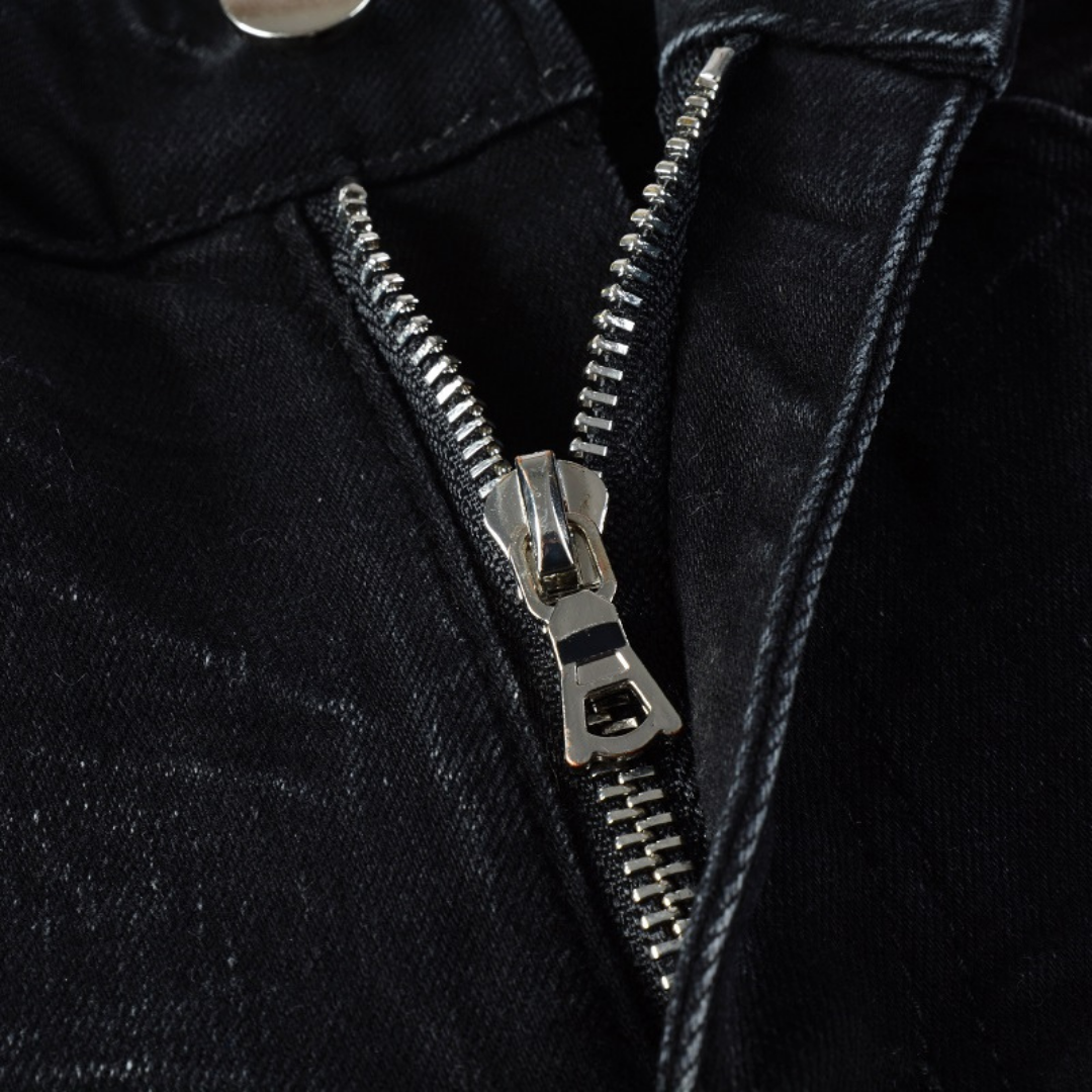 Jean délavé à logo blanc Amr