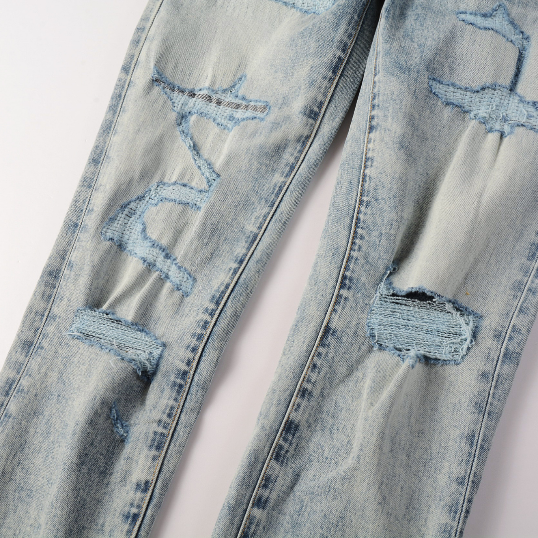 Jean à patchs bleu clair violet