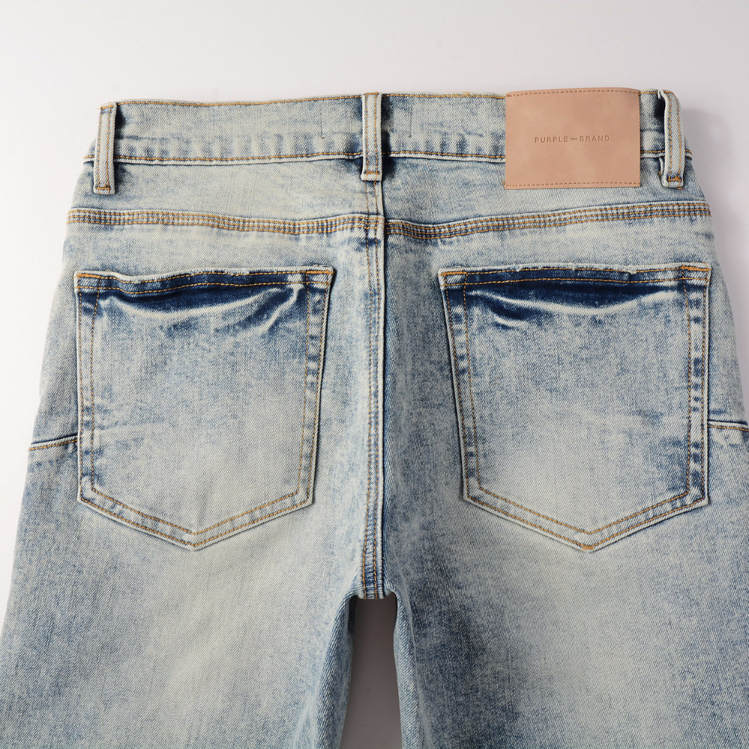 Jean à patchs bleu clair violet