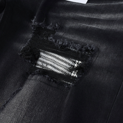 Jean déchiré à monogramme violet