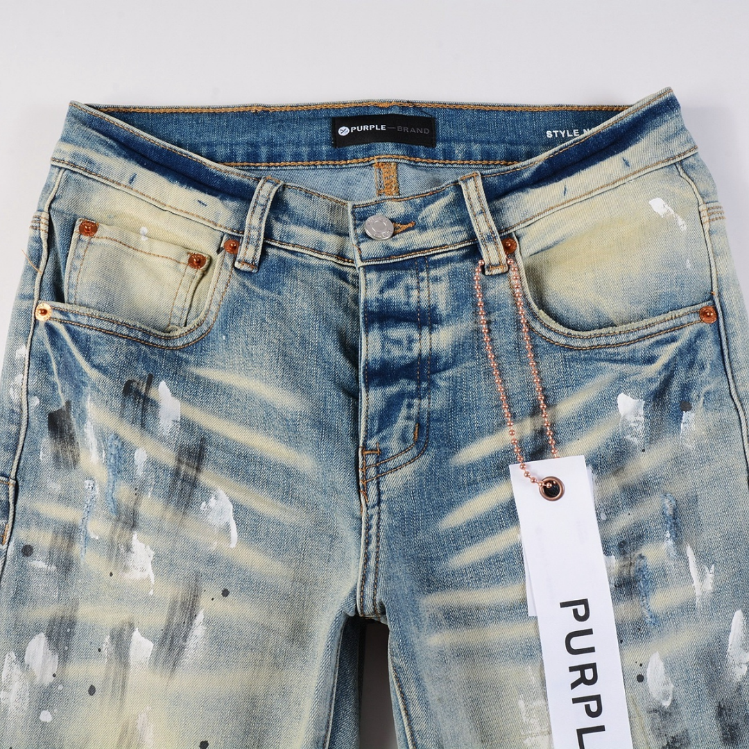 Peinture violette, jeans bleus