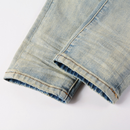 Peinture violette, jeans bleus