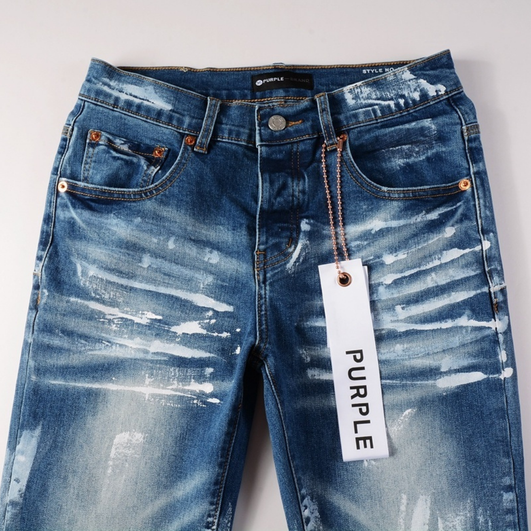 Jean bleu dégradé de peinture violette