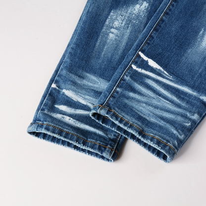 Jean bleu dégradé de peinture violette