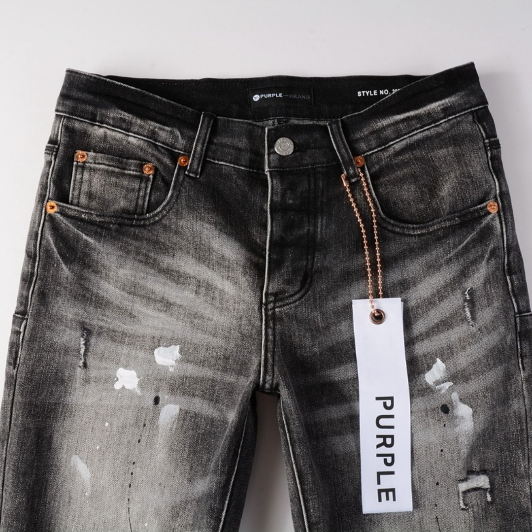 Jean déchiré à la peinture violette