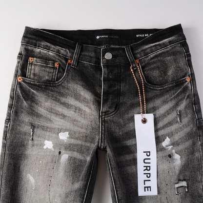 Jean déchiré à la peinture violette