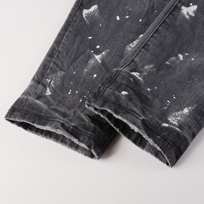 Jean déchiré à la peinture violette