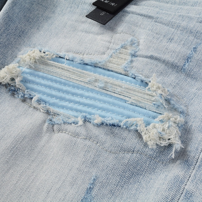 Jean délavé à patch bleu Amr