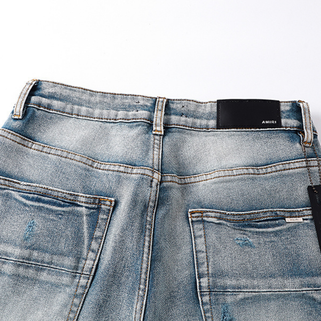 Jean à logo Amr décalé