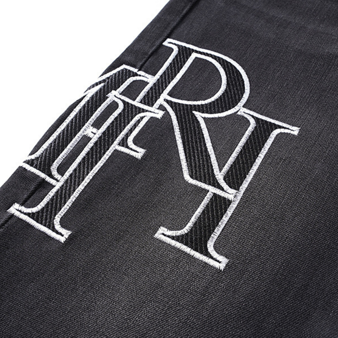 Jean Amr à logo décalé