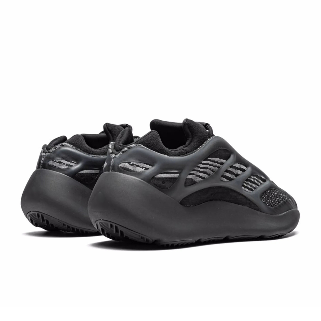 YZY - 700 V3 "Lueur sombre"