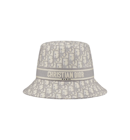 Chapeau gris monogrammé 