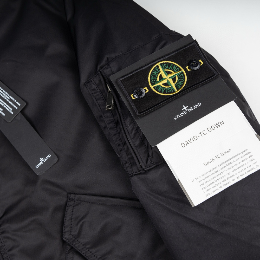 Veste à monogramme en pierre