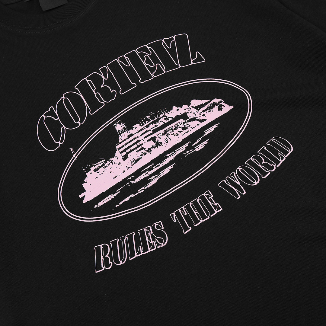 T-shirt noir « Règne sur le monde »