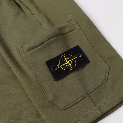 Short à monogramme en pierre