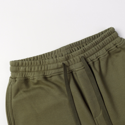 Short à monogramme en pierre