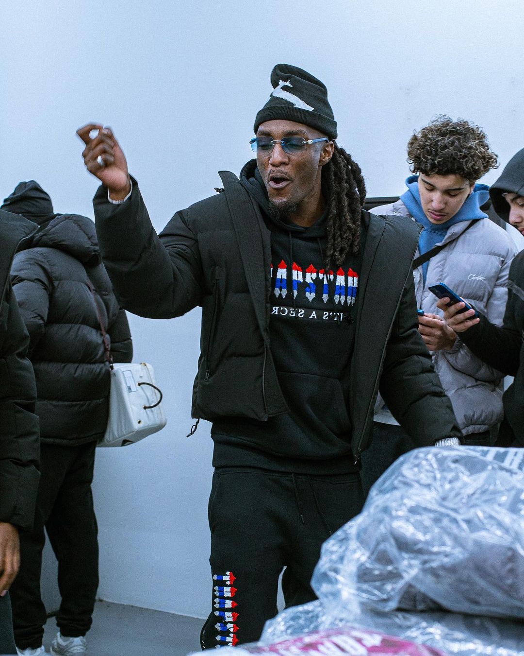 Survêtement noir à secret décodé