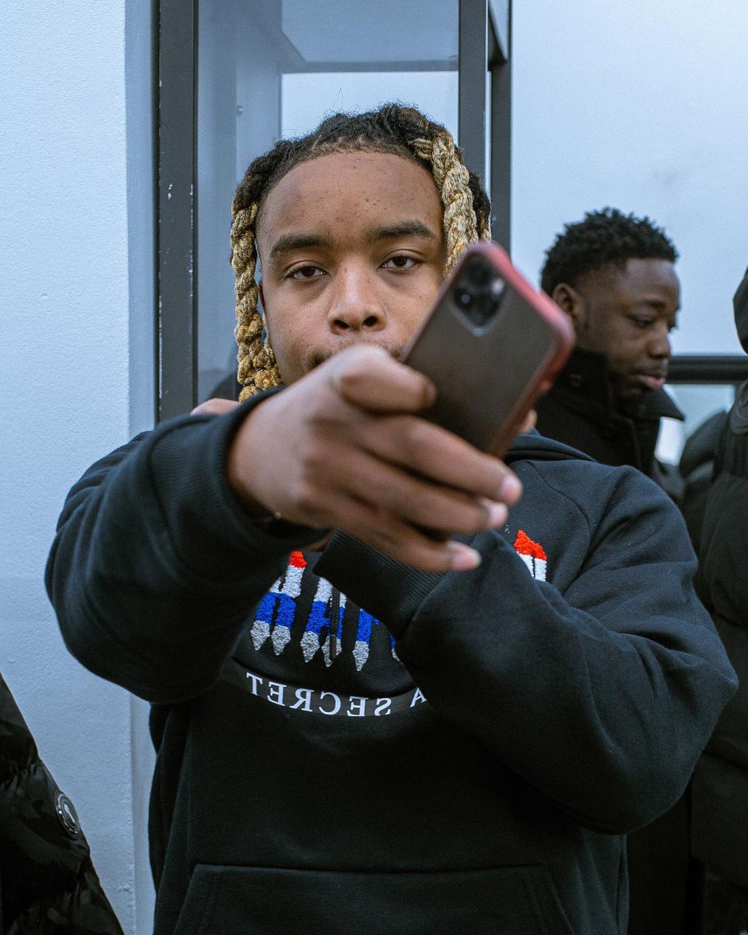 Survêtement noir à secret décodé