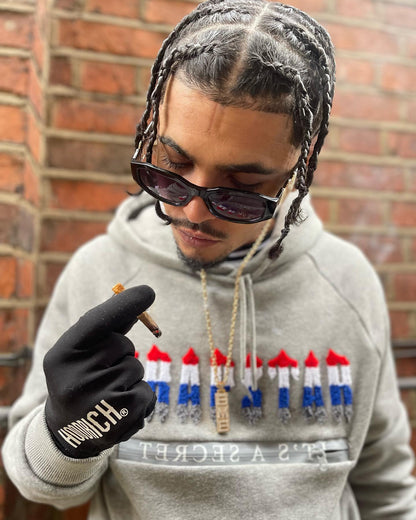 Survêtement gris secret décodé